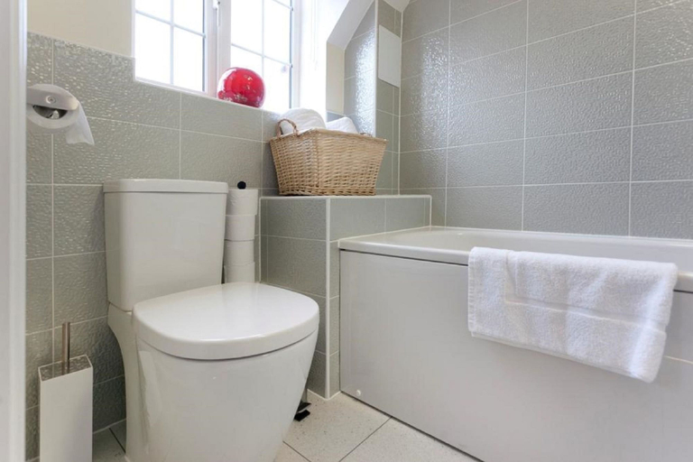 Bathroom 3, The Twain, Leicestershire