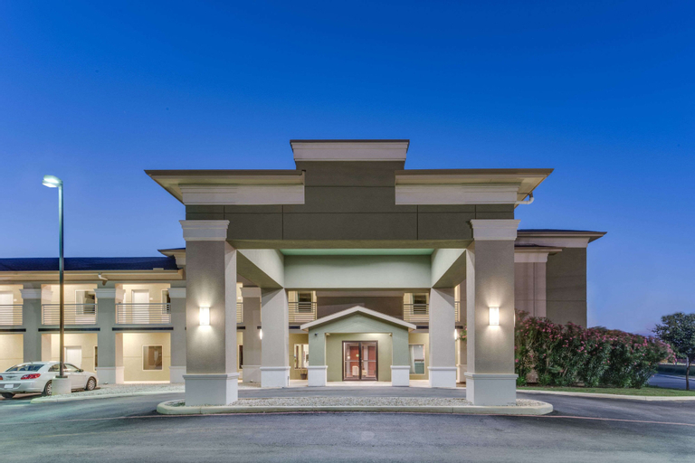 Super 8 by Wyndham Cotulla TX, La Salle