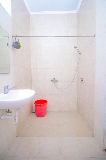 Bathroom 2, Villa Biru | Private Pool & Balcony, Malang