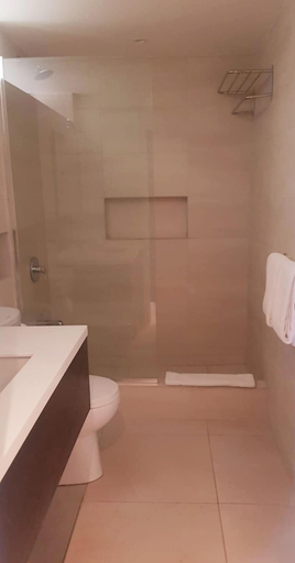 Bathroom 5, Mount Irvine Bay Resort