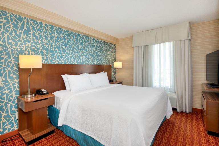 Bedroom 3, Fairfield Inn and Suites by Marriott Toronto Airport, Peel