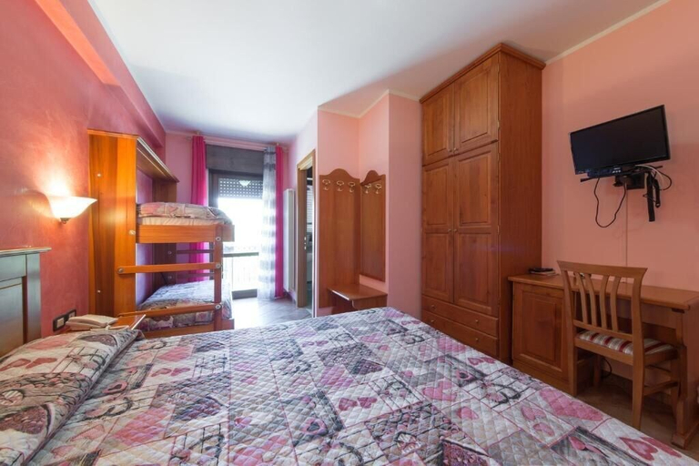 Bedroom 2, Hotel la Loggia, L'Aquila