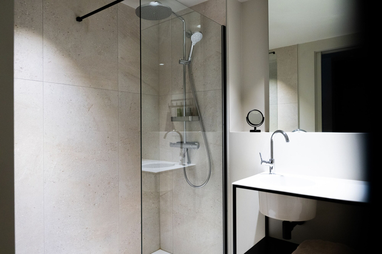 Bathroom 4, Hotel Porta Cite, Limburg