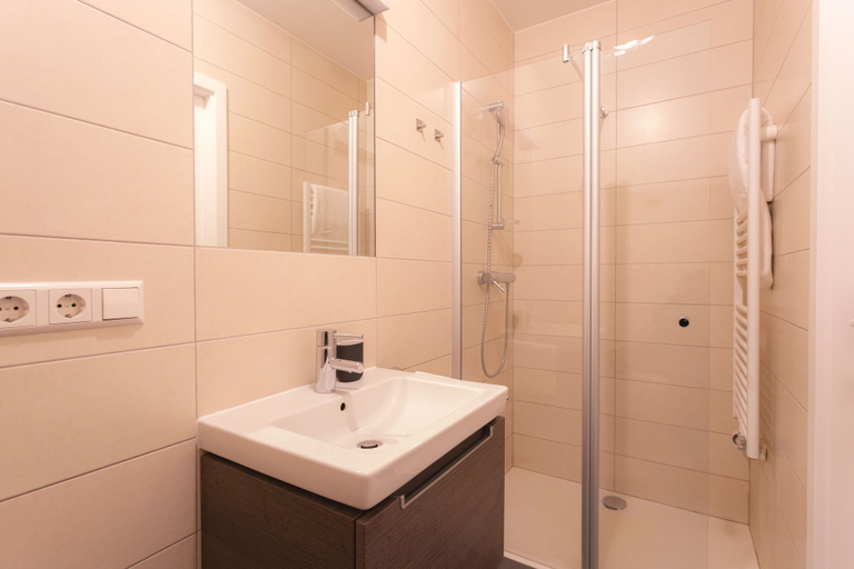 Bathroom 2, Origer Apartments, Luxembourg