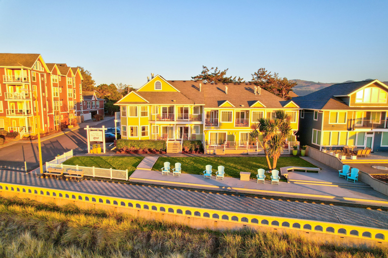 Exterior & Views