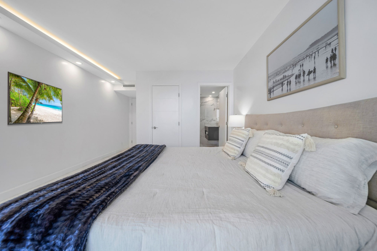 Bedroom 4, Serene and Modern Apartment Centrally Located, Miami-Dade