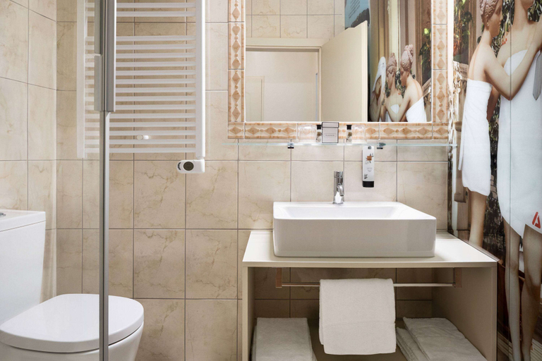 Bathroom 4, DORMERO PaHo Wels, Wels