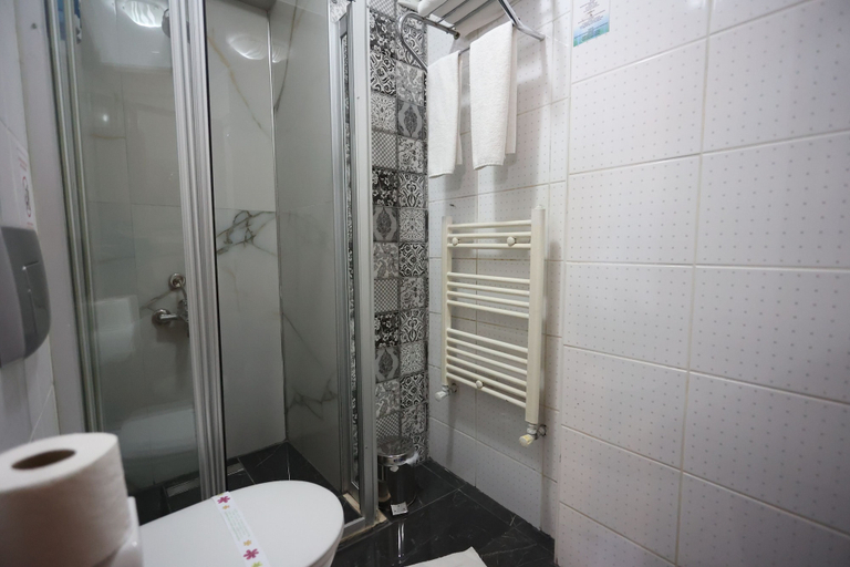 Bathroom 5, Arven Hotel, Fatih