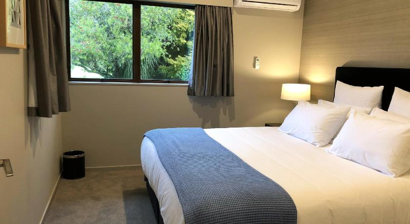 Bedroom 2, Luxury K-Lodge with Golf course view-Rotorua, Rotorua