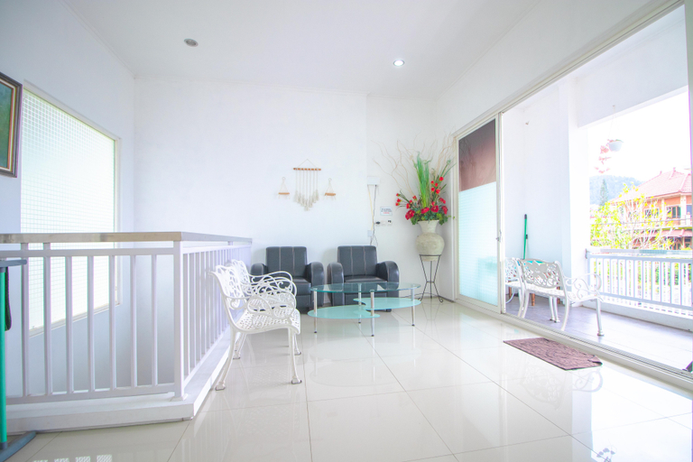 Others 5, Villa Biru | Private Pool & Balcony, Malang
