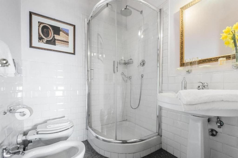 Bathroom 5, Casa de' Fiori Biscione, Rome