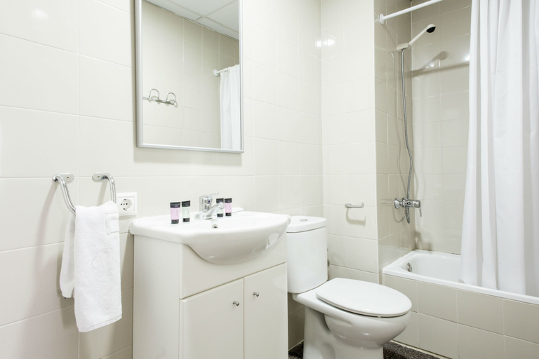 Bathroom 3, Albergue Residencia Universitaria Resa Los Abedules - Campus Accomodation, Navarra