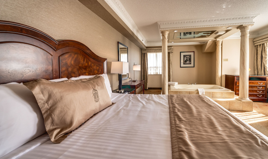 Bedroom 3, Monte Carlo Inn & Suites Downtown Markham, York