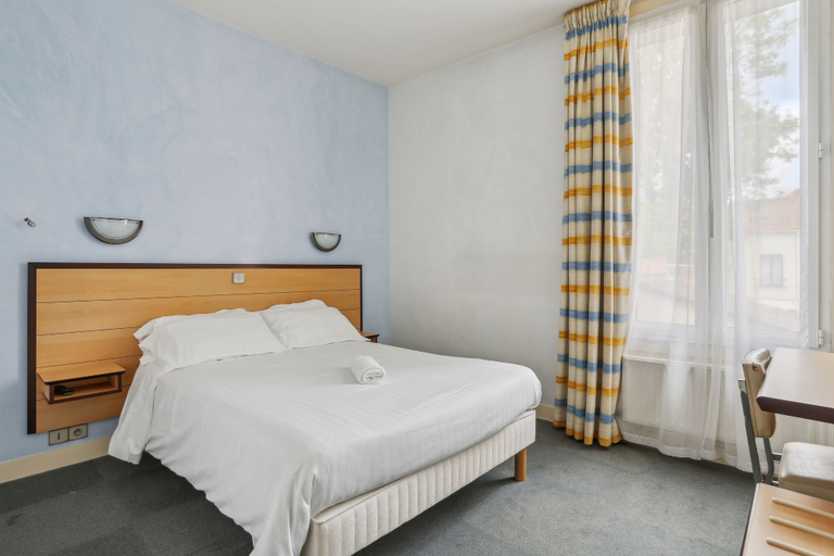 Bedroom 4, Hôtel Robespierre, Seine-Saint-Denis