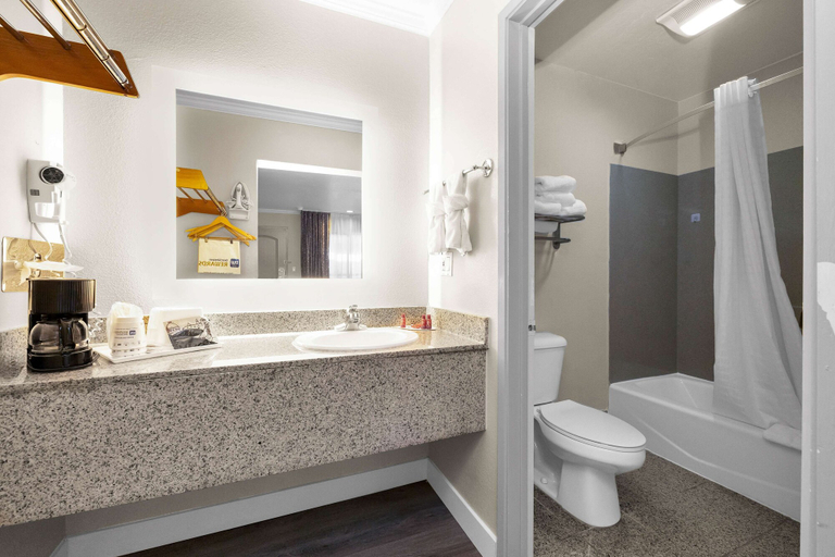 Bathroom 4, SureStay by Best Western San Francisco Marina District, San Francisco