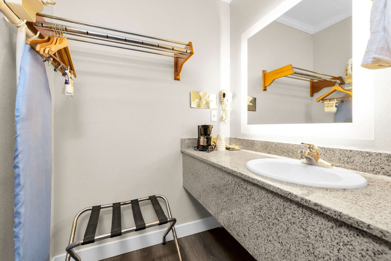 Bathroom 4, SureStay by Best Western San Francisco Marina District, San Francisco