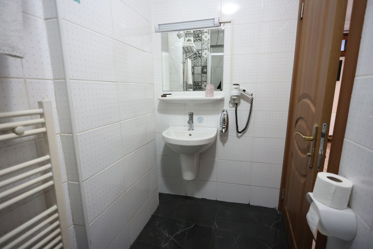 Bathroom 5, Arven Hotel, Fatih