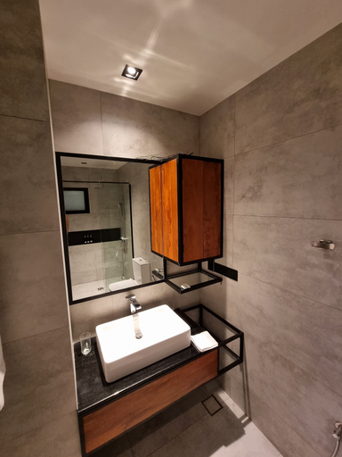 Bathroom, VAUX Park Street, Colombo