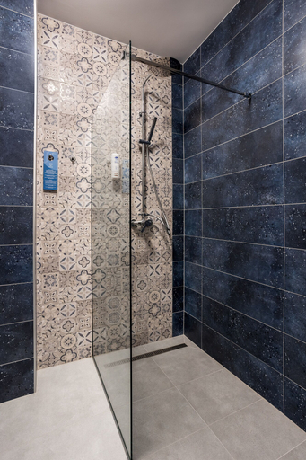 Bathroom 3, Ikonik Spa Panzió, Nyíregyháza