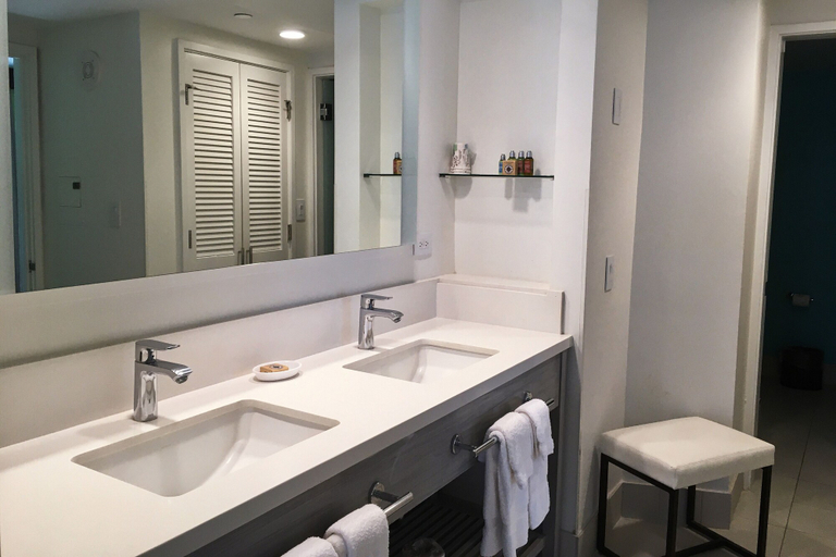 Bathroom 4, Kaimana Beach Hotel, Honolulu