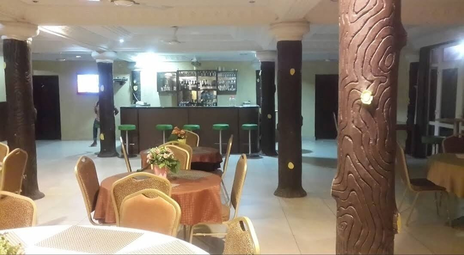 Others 2, La Chambre De Pat Hotel, Tema