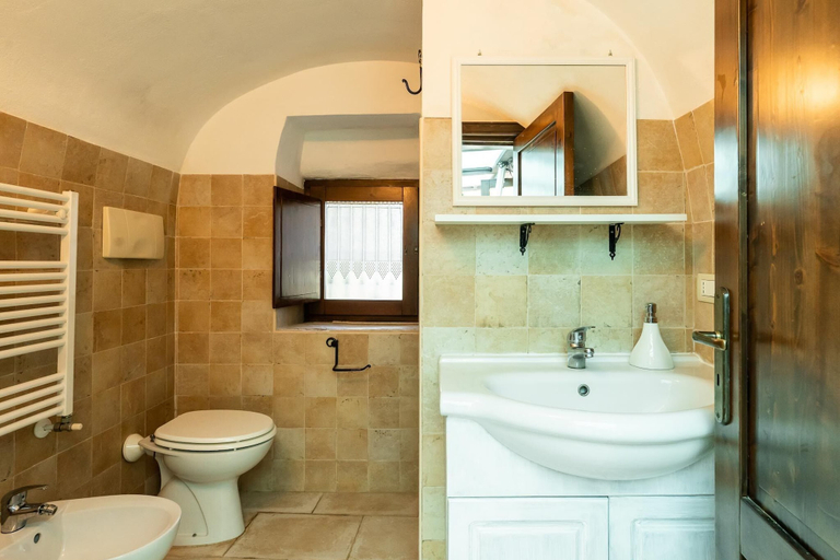 Bathroom 4, Trulli Nora con piscina, Bari