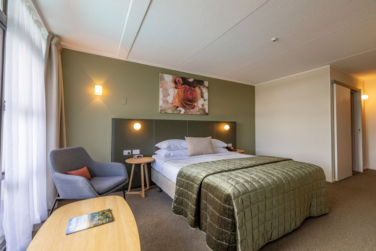 Bedroom 3, Auckland Rose Park Hotel, Waitakere