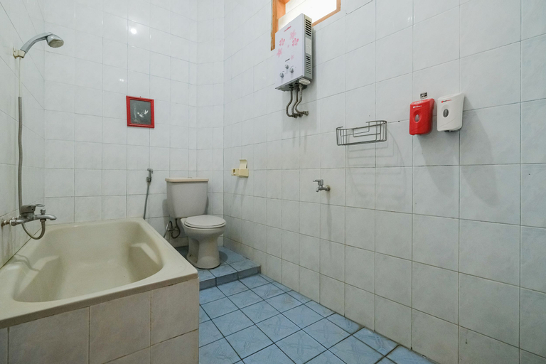 Bedroom 4, Urbanview Hotel Near Jatim Park 1 by RedDoorz, Malang