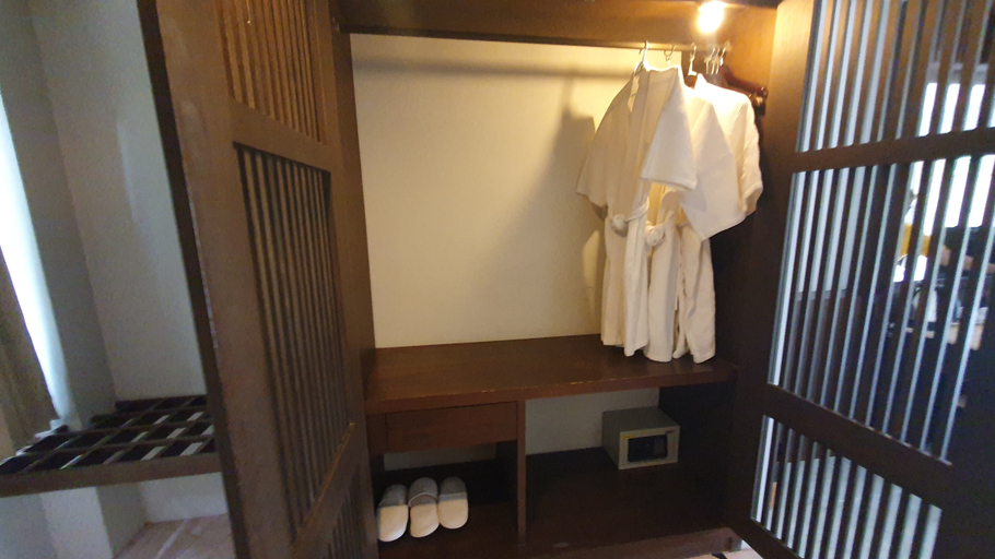 Bathroom 20