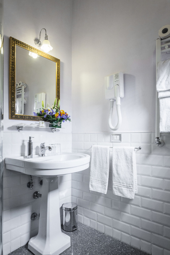 Bathroom 5, Casa de' Fiori Biscione, Rome