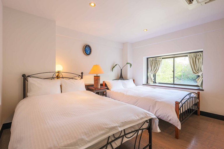Bedroom 2, SEA 351, Shirahama