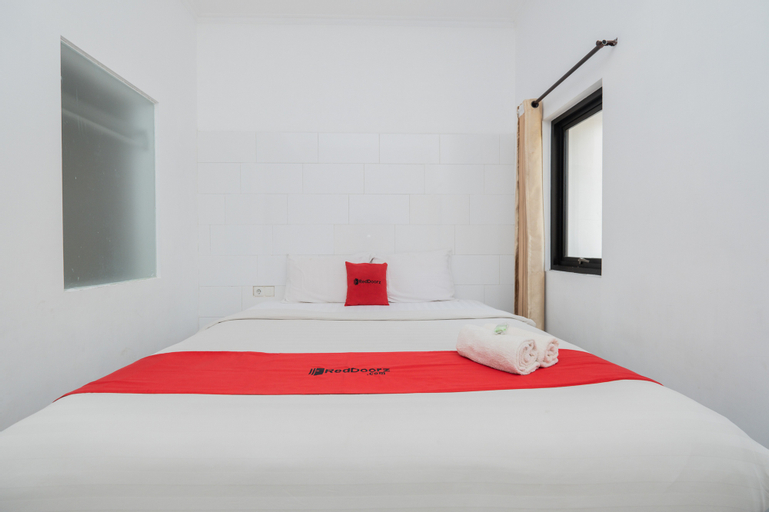 RedDoorz near Jawa Timur Park 3, Malang