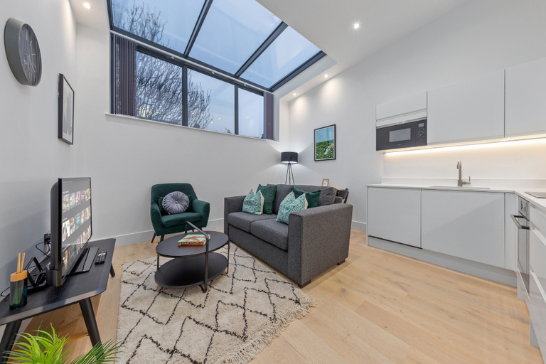 Others 5, SERCASA - Appletree Court - Kingston, London
