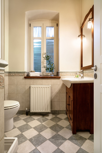 Bathroom 4, Archontiko Parnassus Dadi, Central Greece
