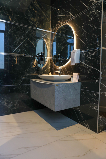 Bathroom 5, Hôtel Séquoias, Isère