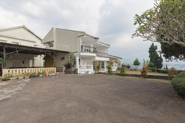 Exterior & Views 29