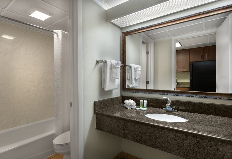 Bathroom, Coral Beach Resort by Beach Vacations, Horry