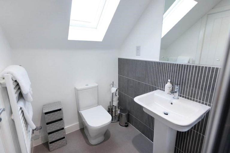 Bathroom 3, The Townhouse, Leicestershire