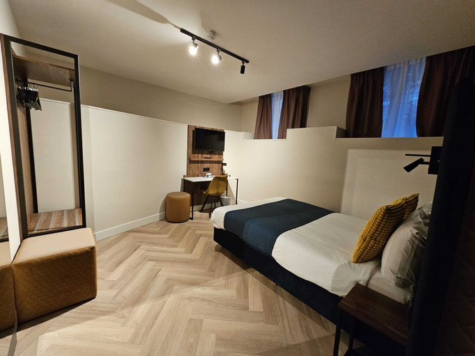 Bedroom 4, Hotel Washington, Amsterdam