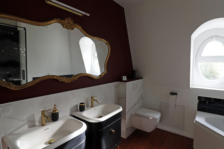 Bathroom 3, Le Domaine Saint Ange, Somme