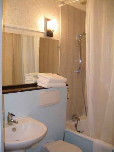Bathroom 5, Logis Hôtel Come Inn, Vienne
