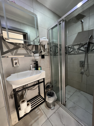 Bathroom 5, Taksim Larissa Hotel, Beyoğlu