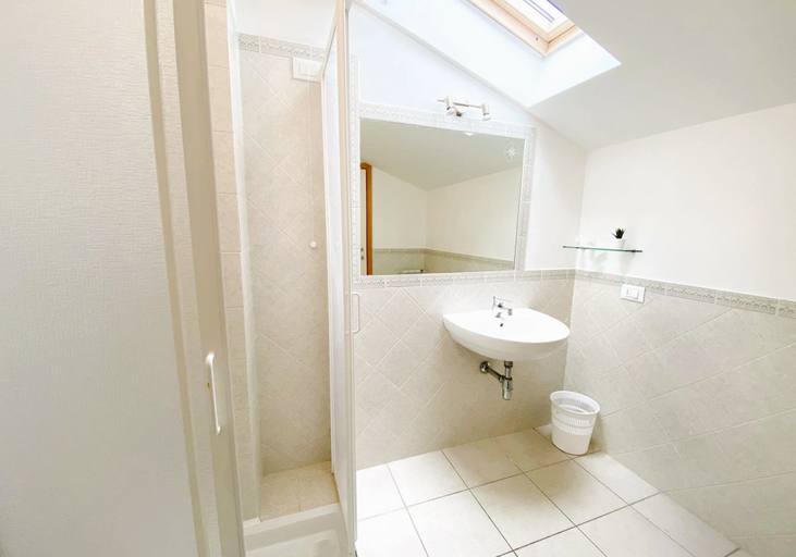 Bathroom 5, Residence just 600 meters from the beach, Livorno