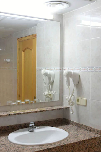 Bathroom, Hotel San Carlos, Girona