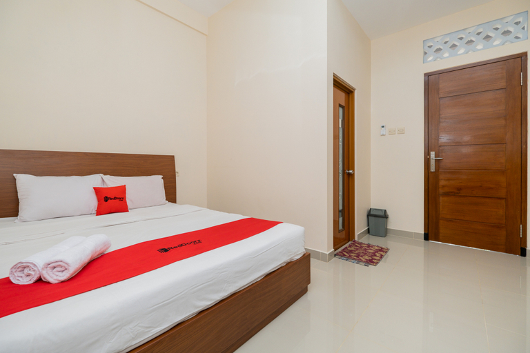 Bedroom 1, RedDoorz Syariah near Batu Night Spectacular, Malang