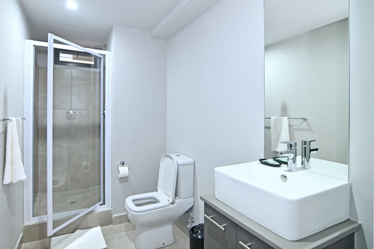Bathroom 5, Circa Aparthotel by Totalstay, City of Tshwane