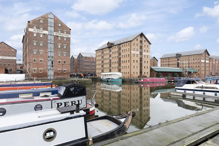 Exterior & Views 2, Elliot Oliver - Luxurious Two Bedroom Apartment in The Docks, Gloucestershire