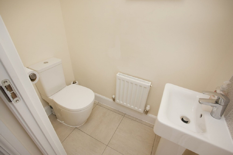Bathroom 3, The Stretton, Leicestershire