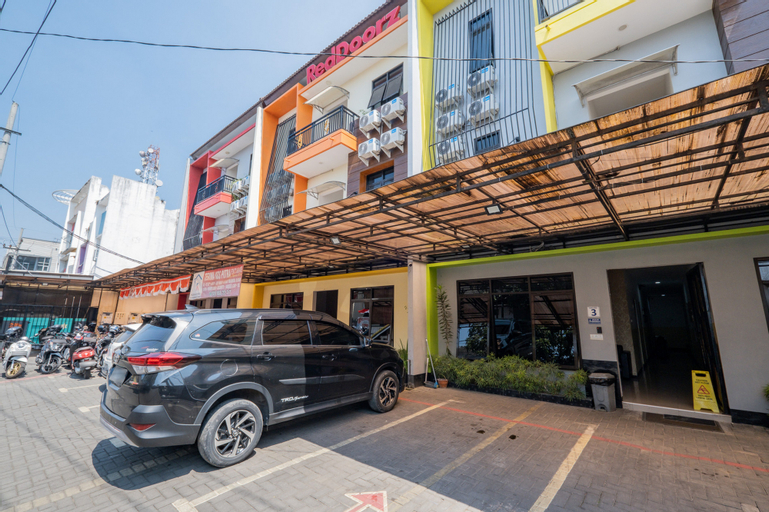 Exterior & Views 2, RedDoorz near Taman Krida Budaya Malang, Malang