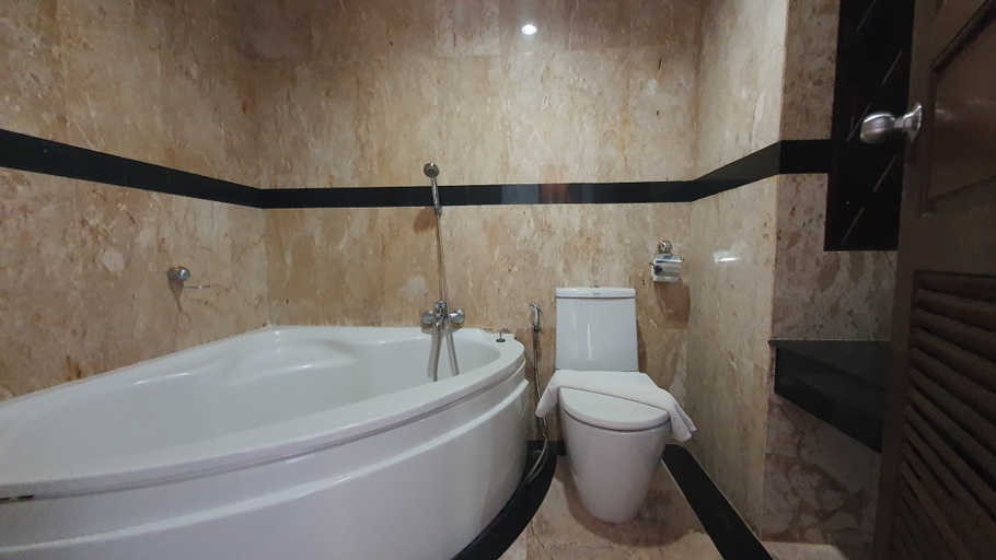 Bathroom 11